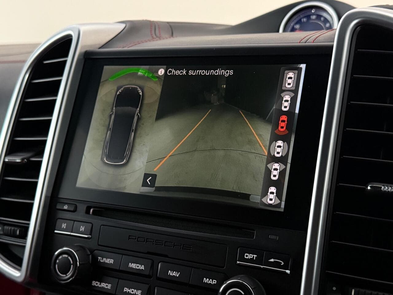 Porsche Cayenne thumbnail Infotainment System