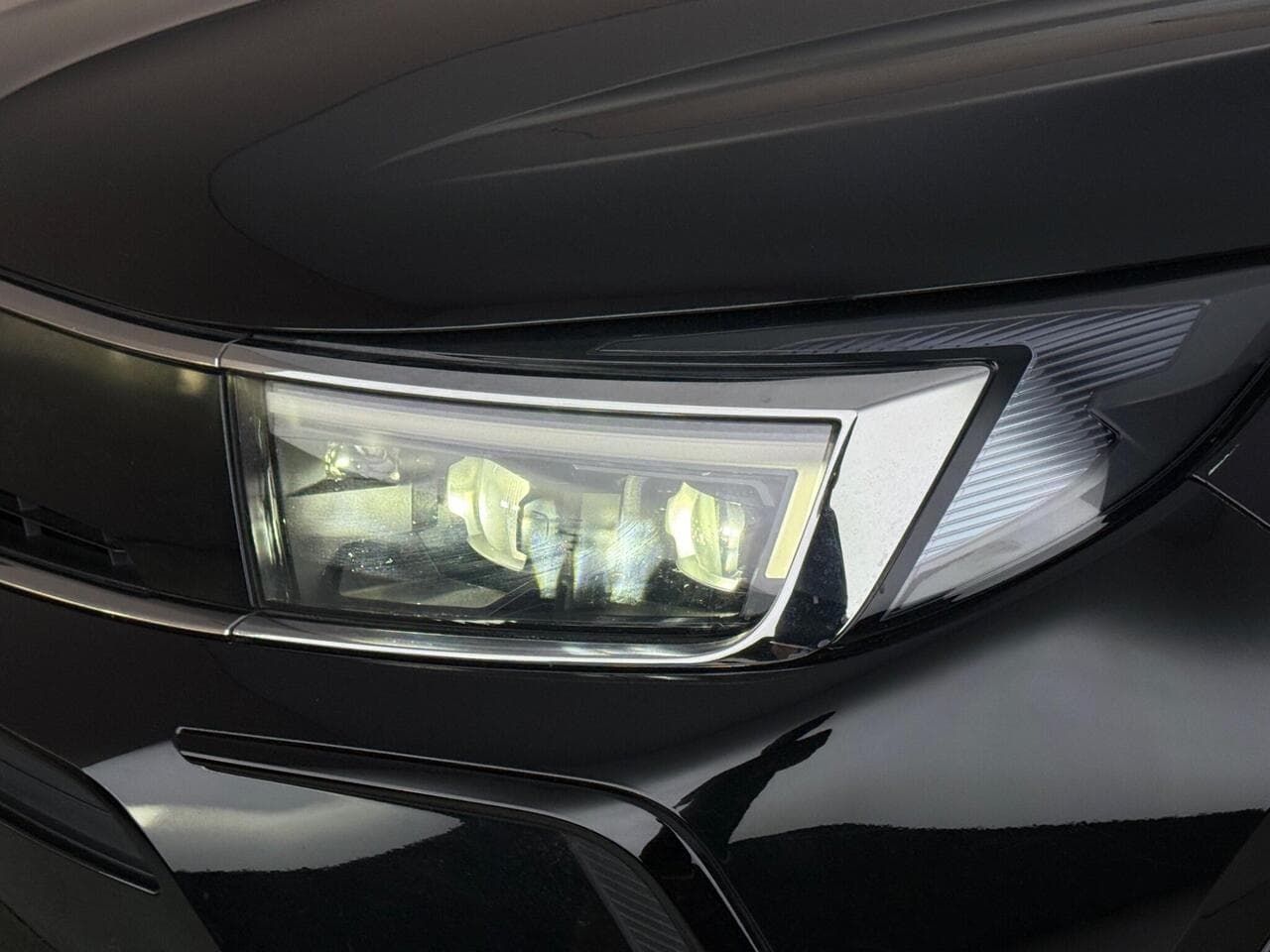 Vauxhall Grandland thumbnail Lights Front