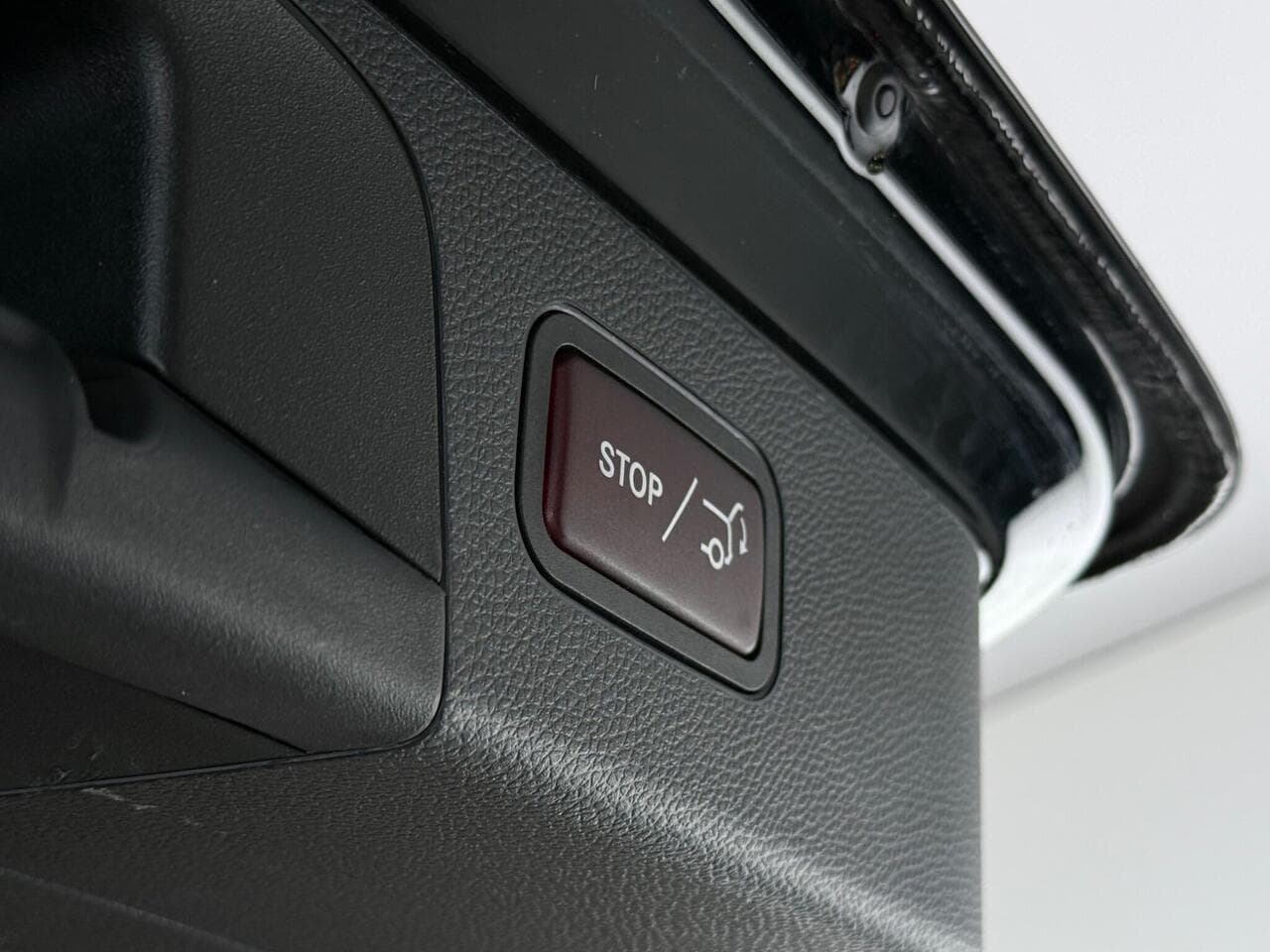 Mercedes-Benz GLC thumbnail Misc Controls