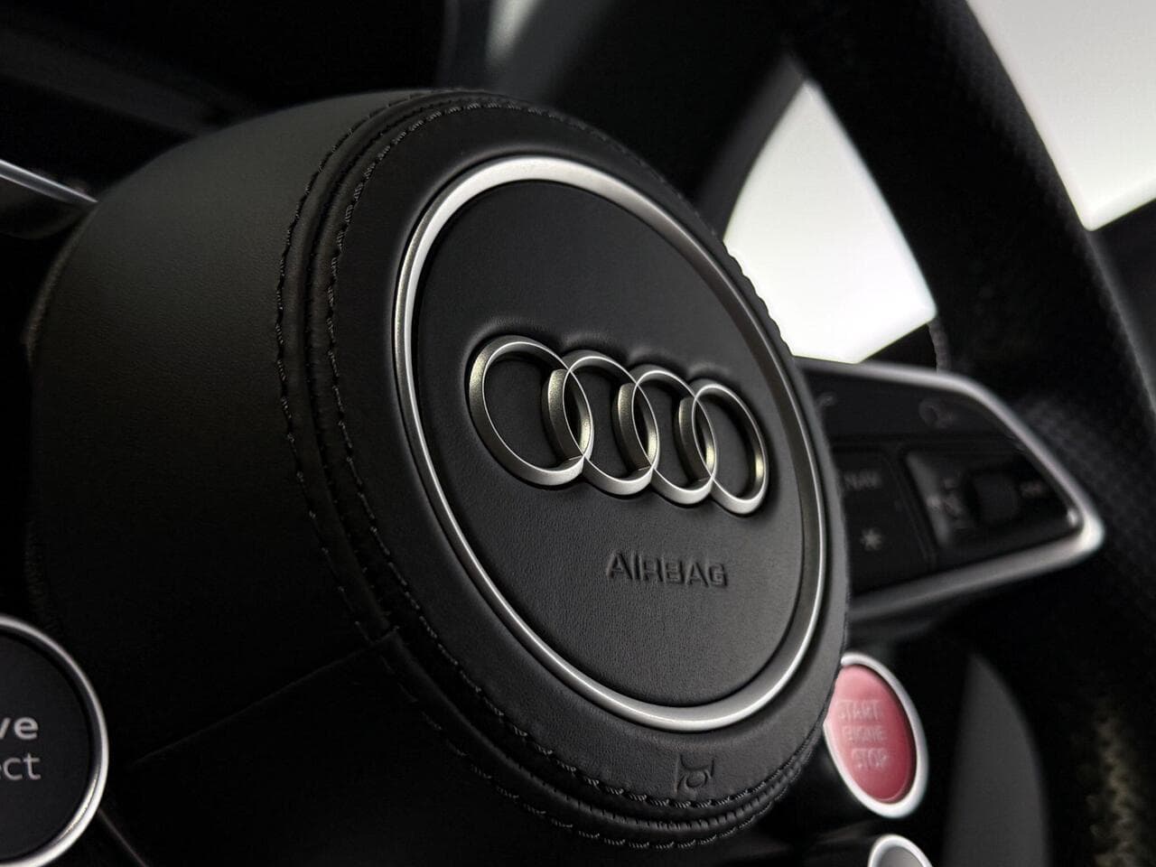 Audi R8 thumbnail Steering Wheel