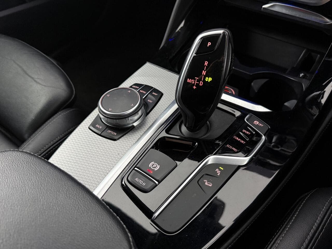 BMW X4 thumbnail Interior Front