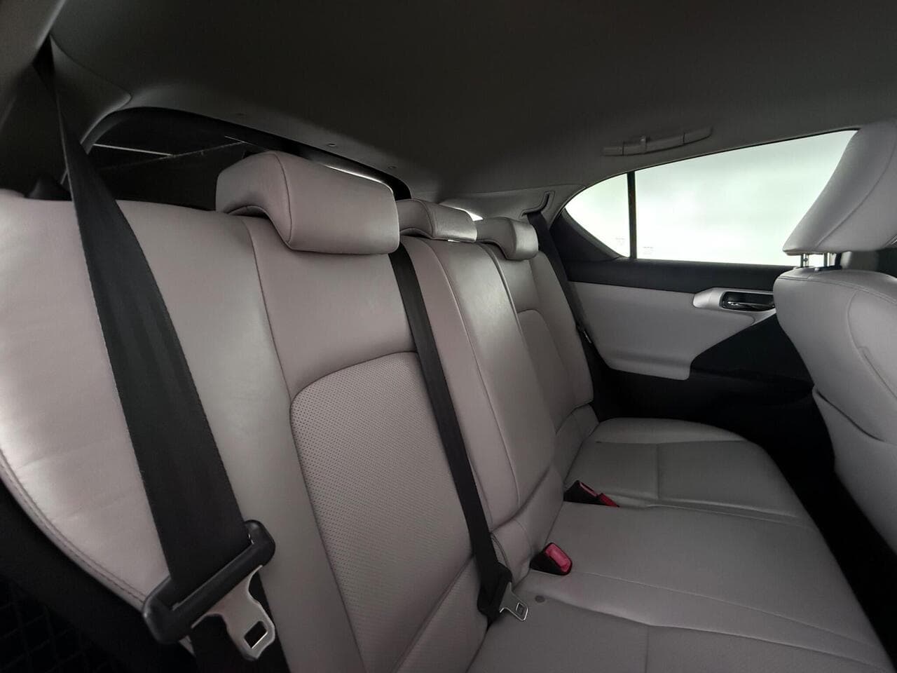 Lexus CT thumbnail Seats Rear