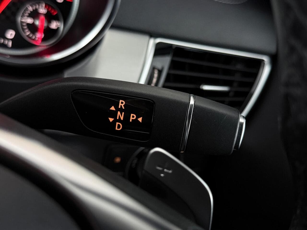 Mercedes-Benz GLE thumbnail Misc Controls
