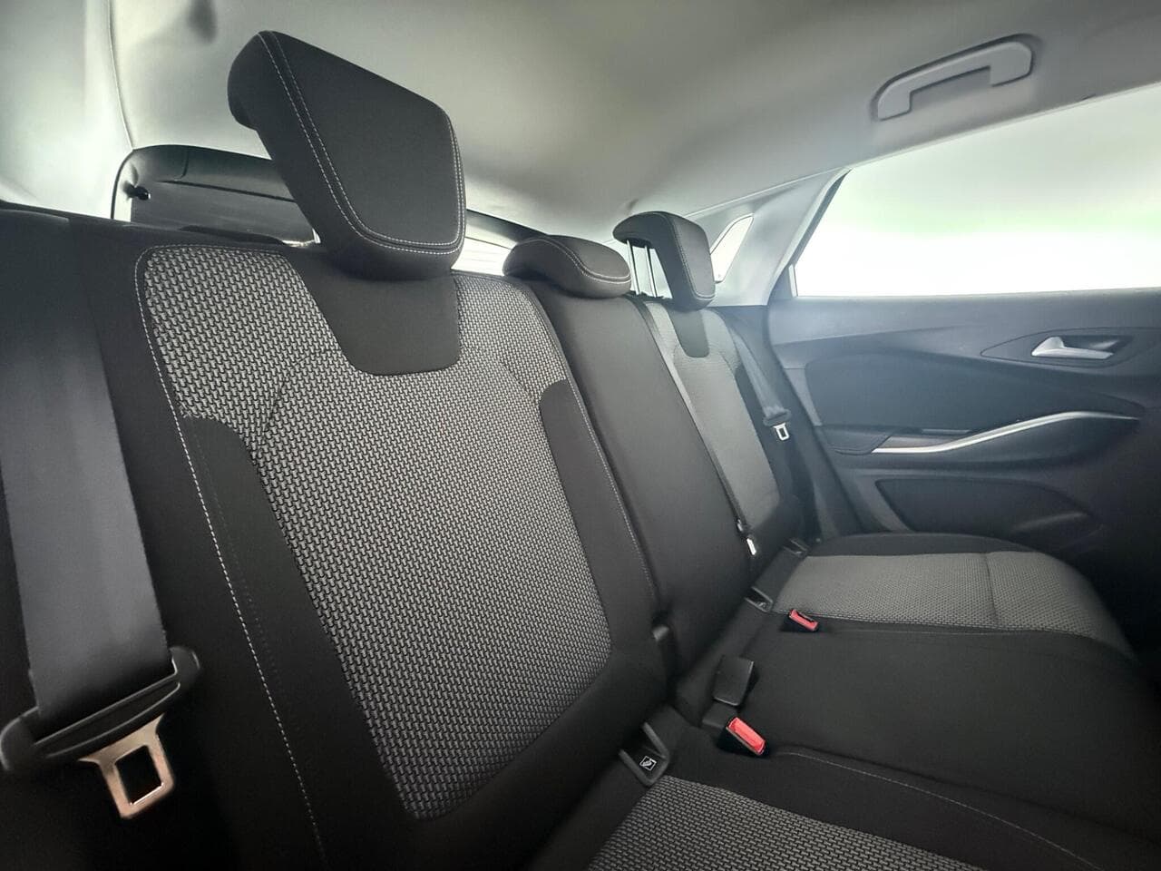 Vauxhall Grandland X thumbnail Seats Rear