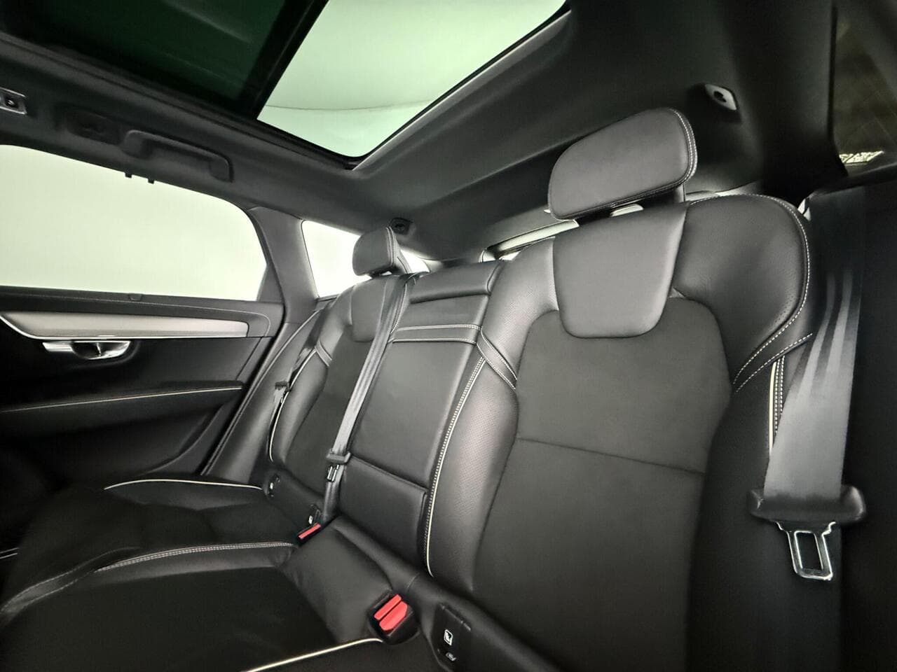 Volvo V90 thumbnail Seats Rear