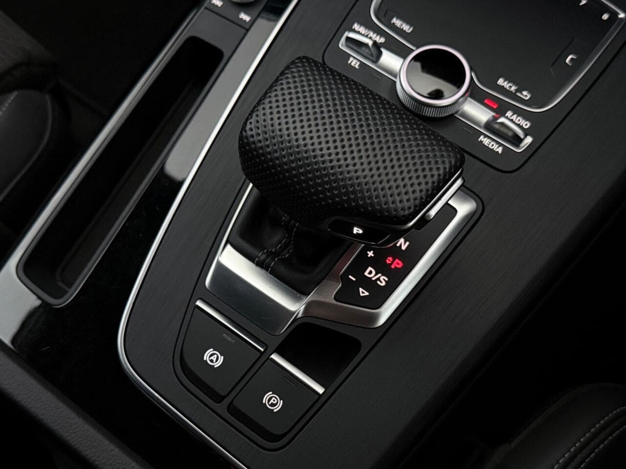 Audi Q5 thumbnail Misc Controls