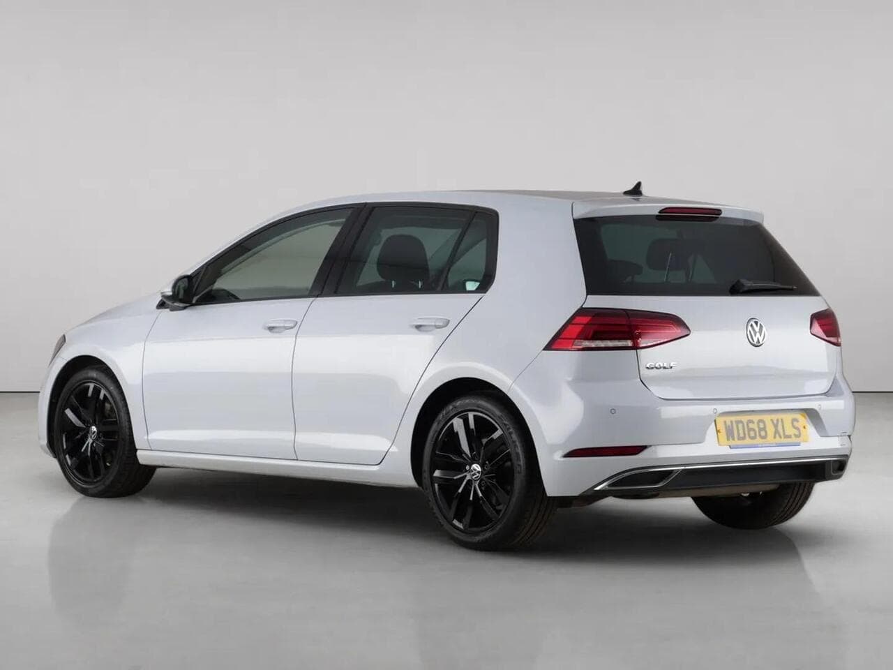 Volkswagen Golf thumbnail Rear Left