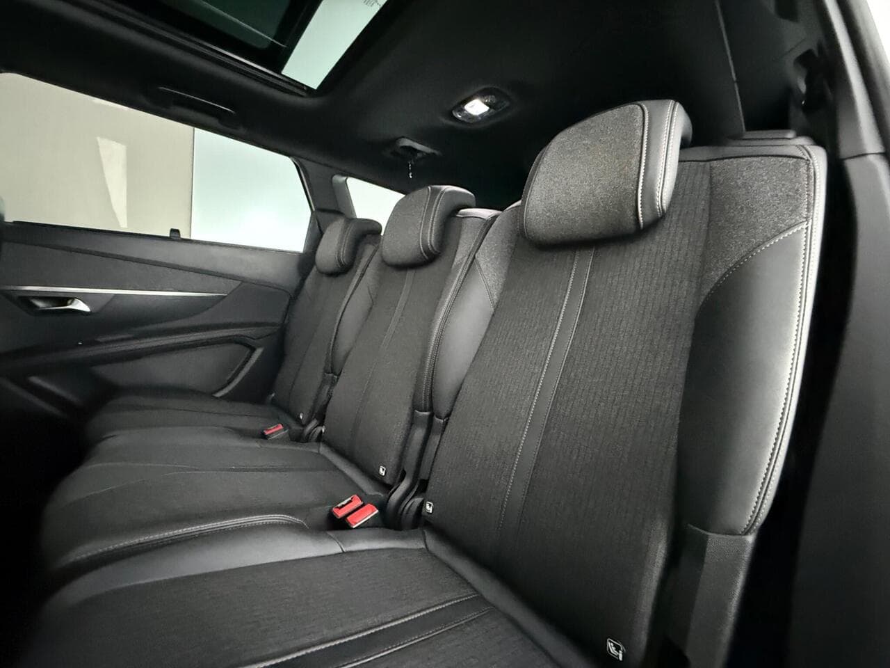 Peugeot 5008 thumbnail Seats Rear