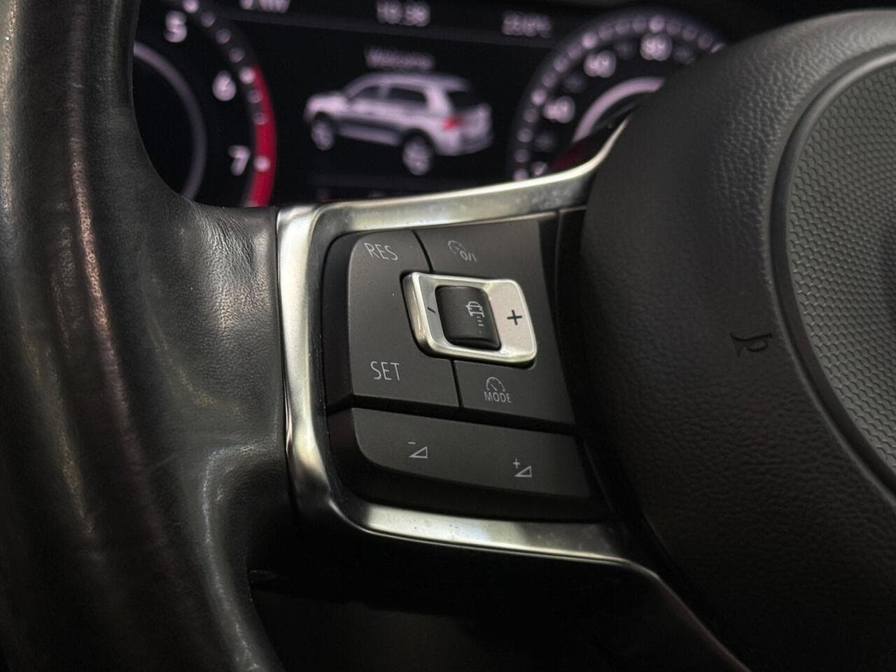 Volkswagen Tiguan thumbnail Misc Controls