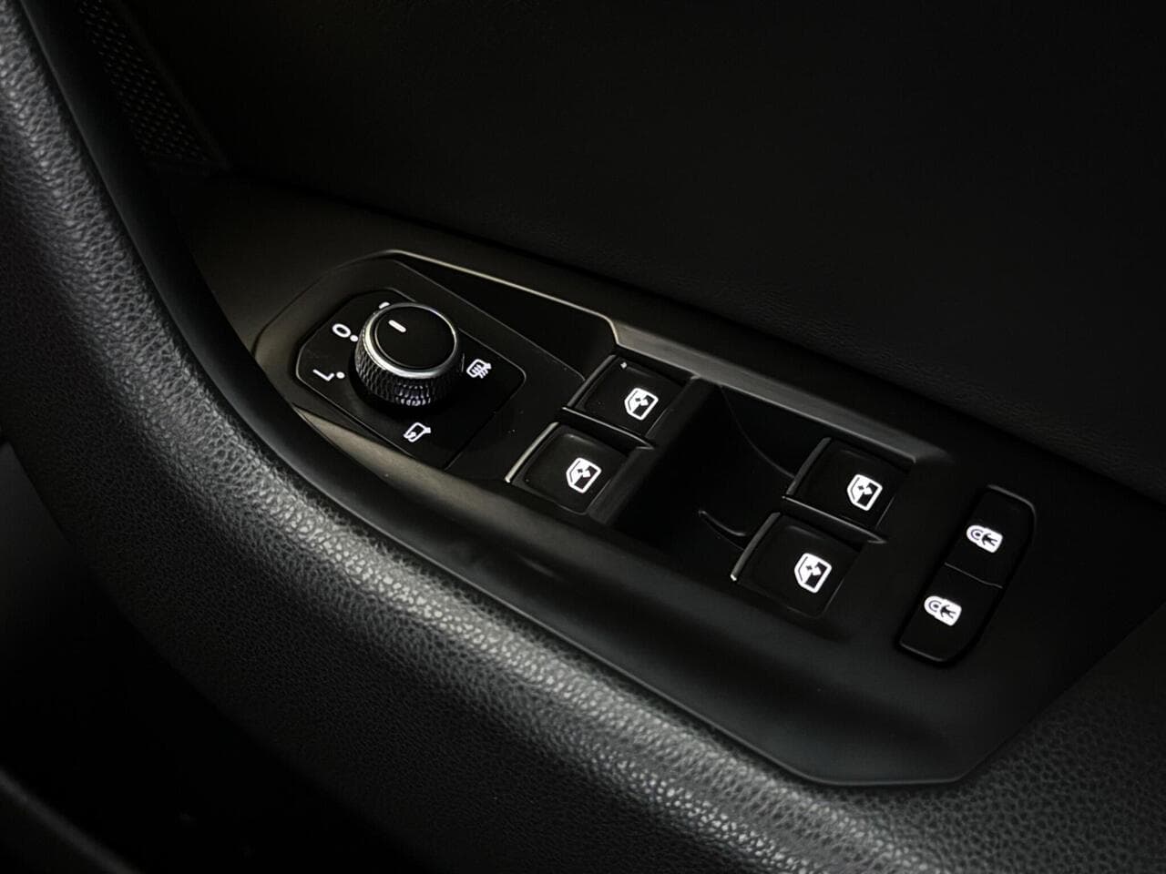 Volkswagen Touareg thumbnail Misc Controls