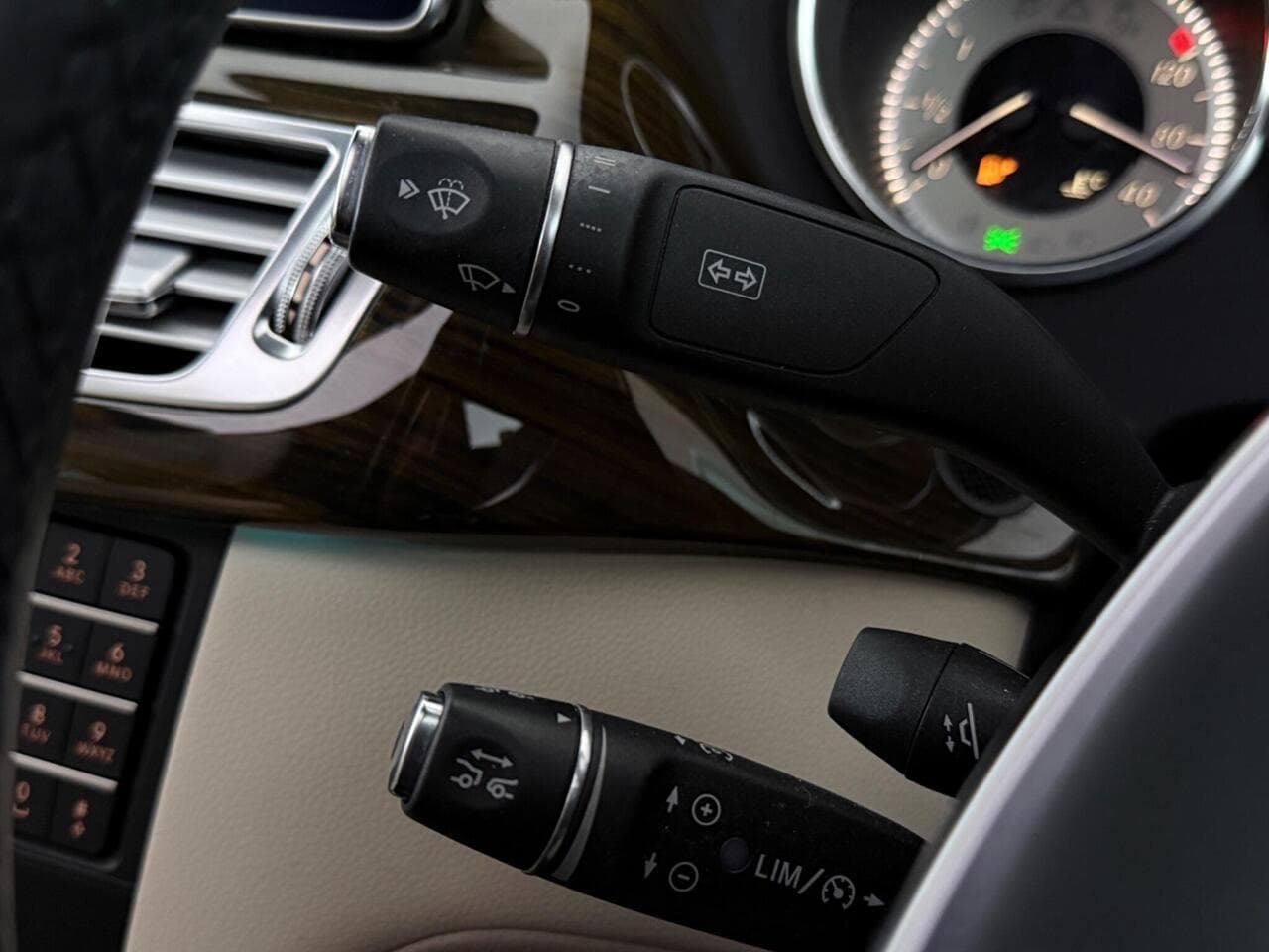 Mercedes-Benz CLS thumbnail Misc Controls