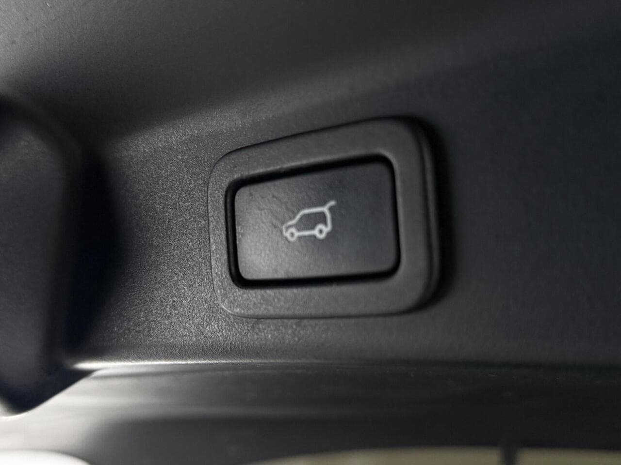 Jaguar F-PACE thumbnail Misc Controls