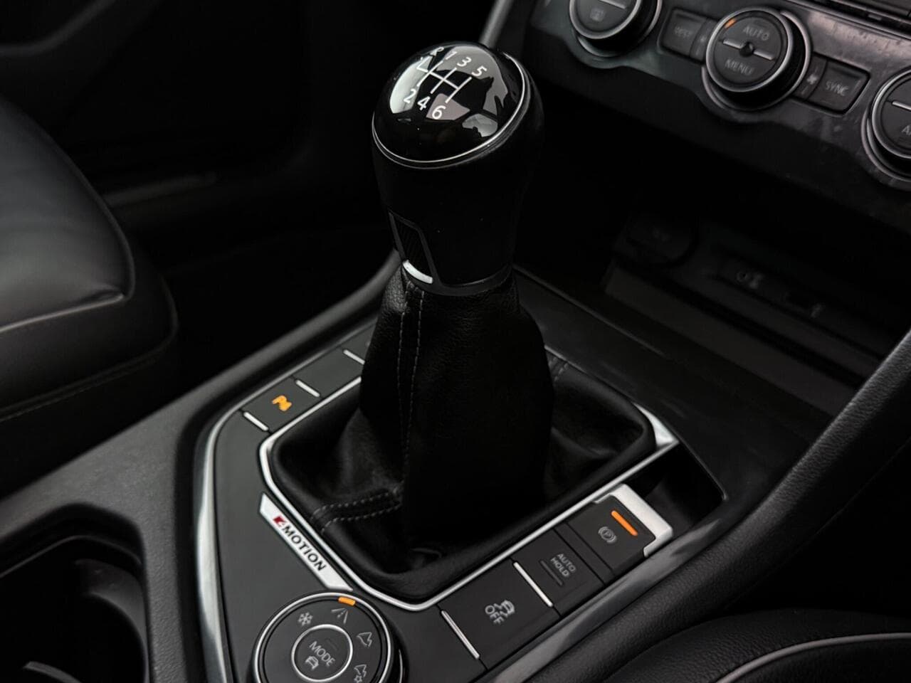 Volkswagen Tiguan thumbnail Interior Front