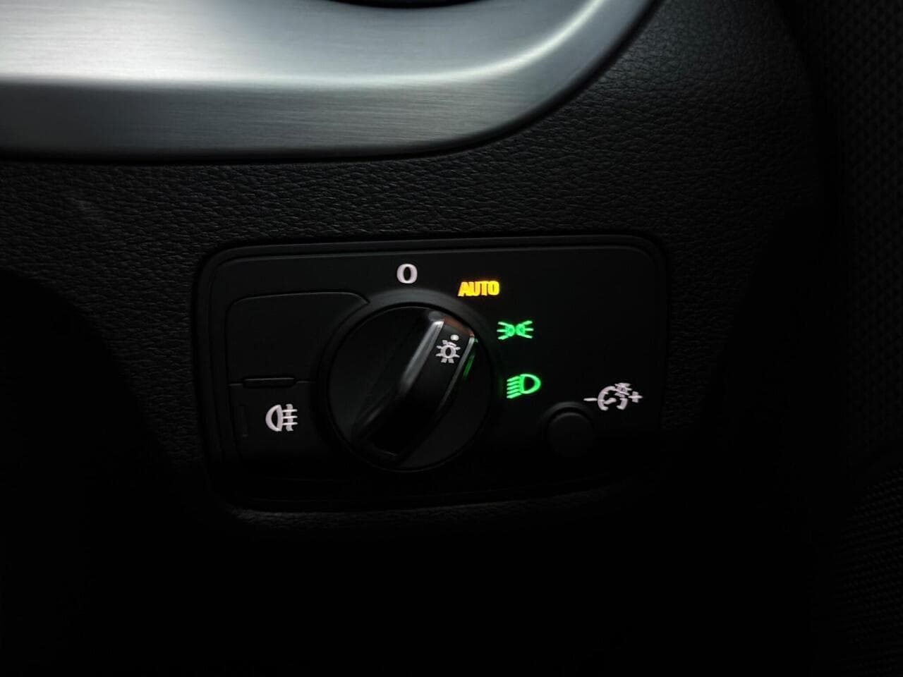 Audi Q2 thumbnail Misc Controls