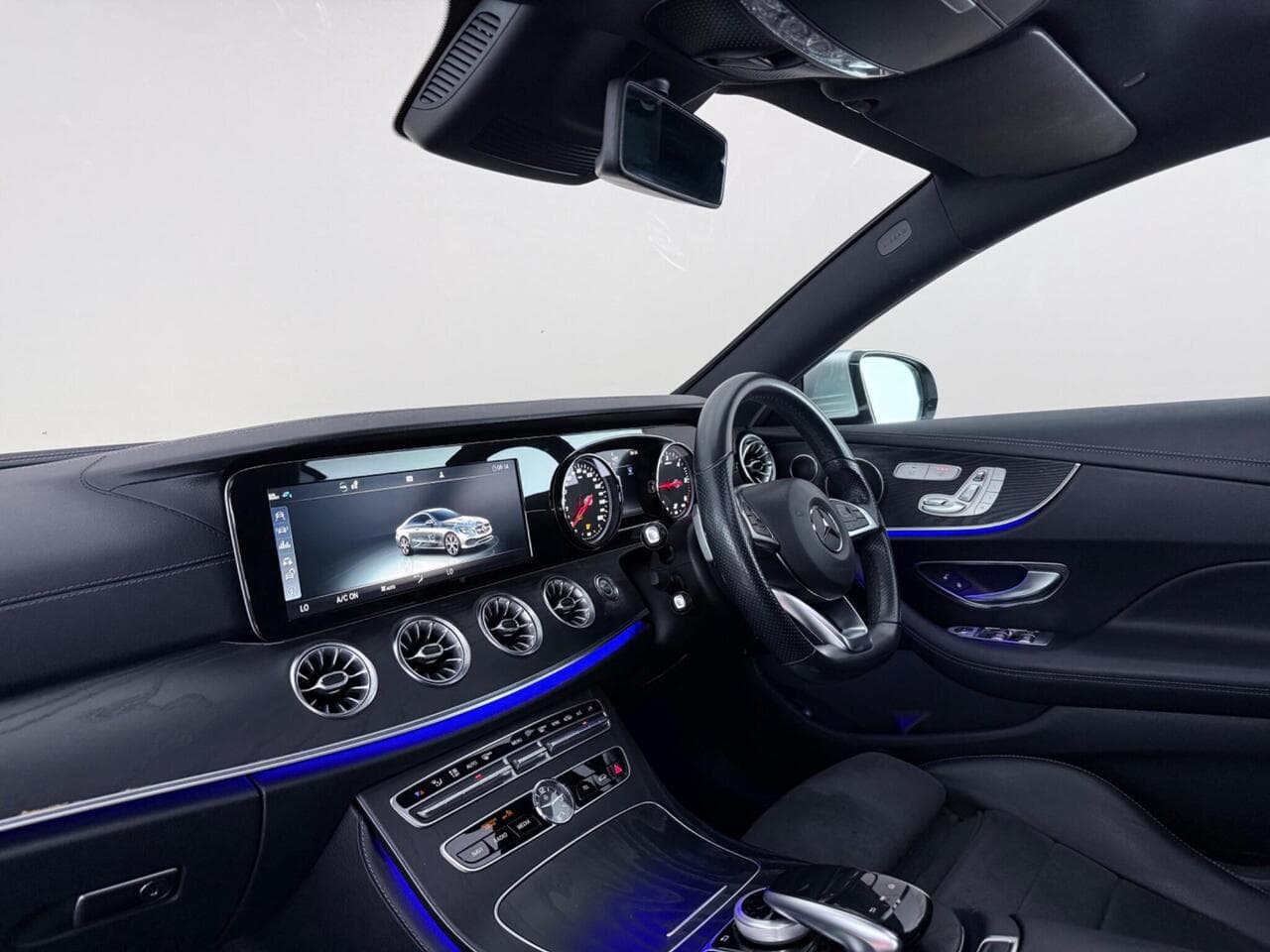 Mercedes-Benz E Class thumbnail Interior Front