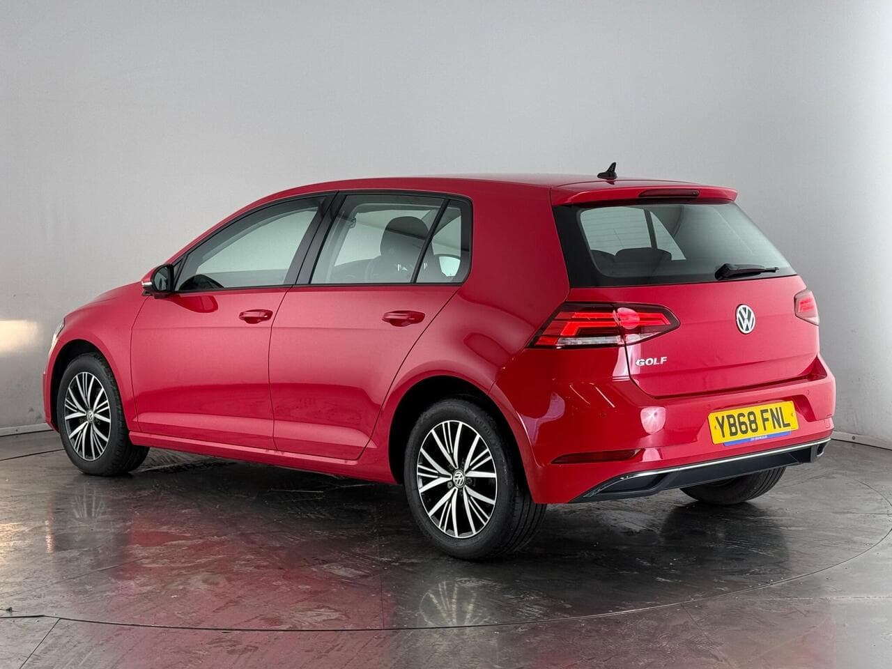 Volkswagen Golf thumbnail Rear Left