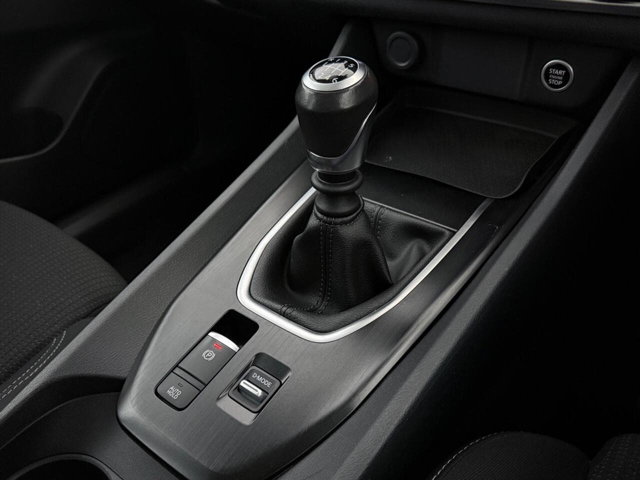 Nissan Qashqai thumbnail Interior Front