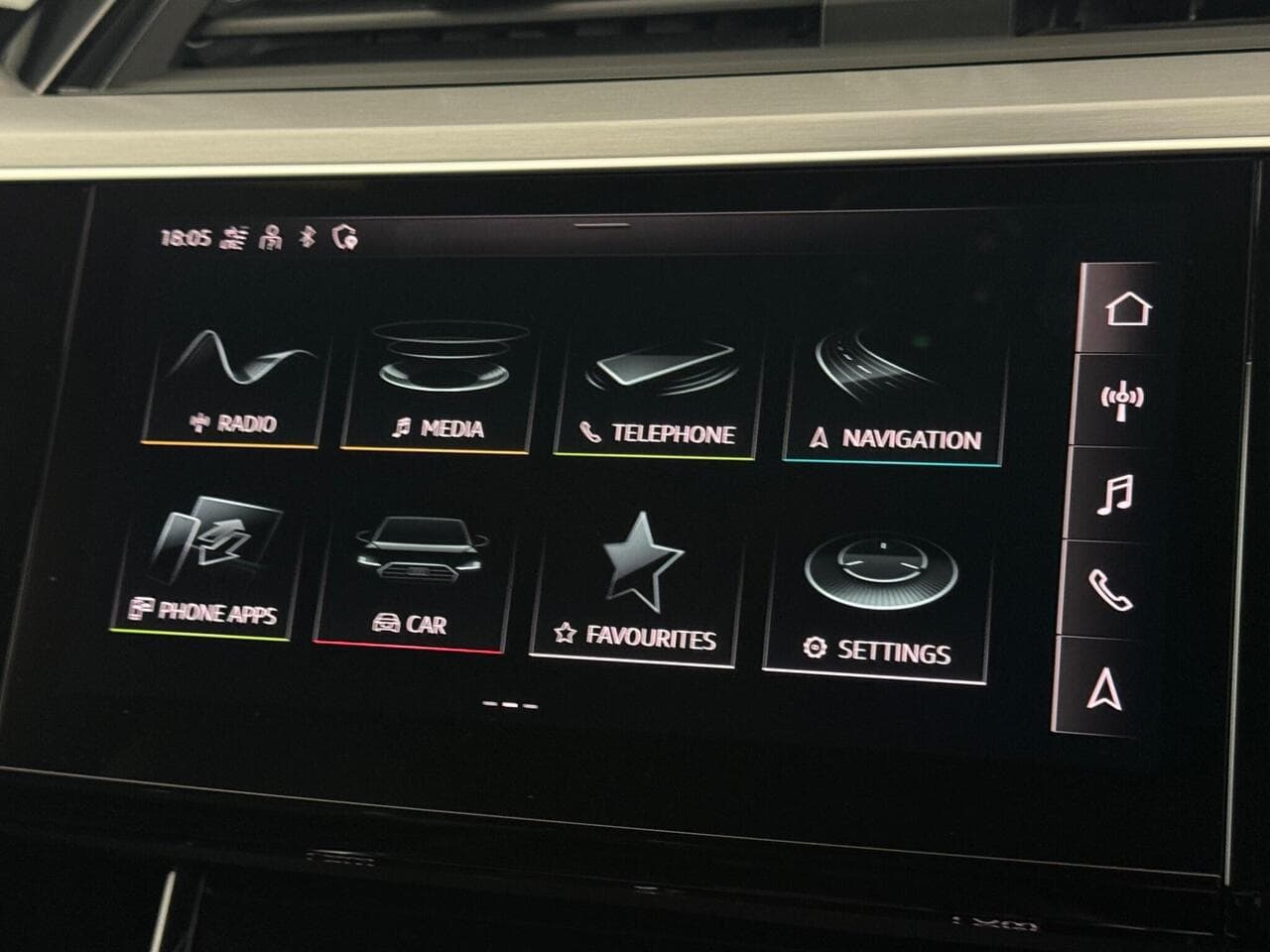 Audi e-tron thumbnail Infotainment System