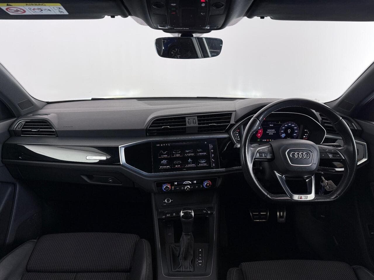 Audi Q3 thumbnail Interior Front