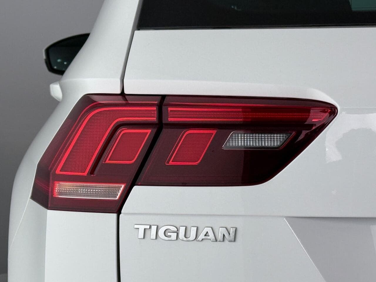 Volkswagen Tiguan thumbnail Lights Rear