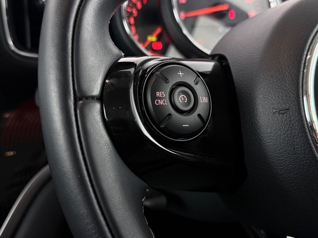 MINI Countryman thumbnail Inconclusive