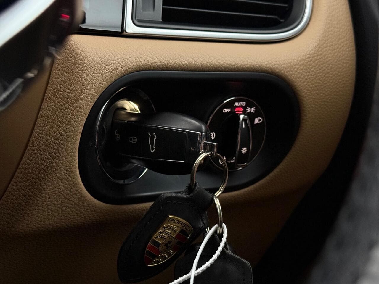 Porsche Macan thumbnail Misc Controls