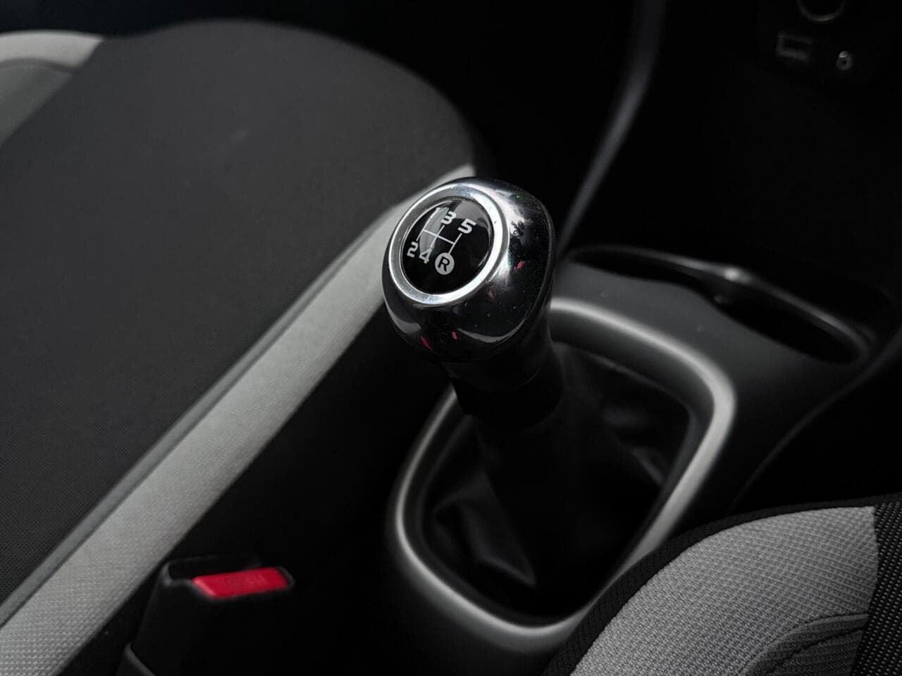 Toyota AYGO thumbnail Interior Front
