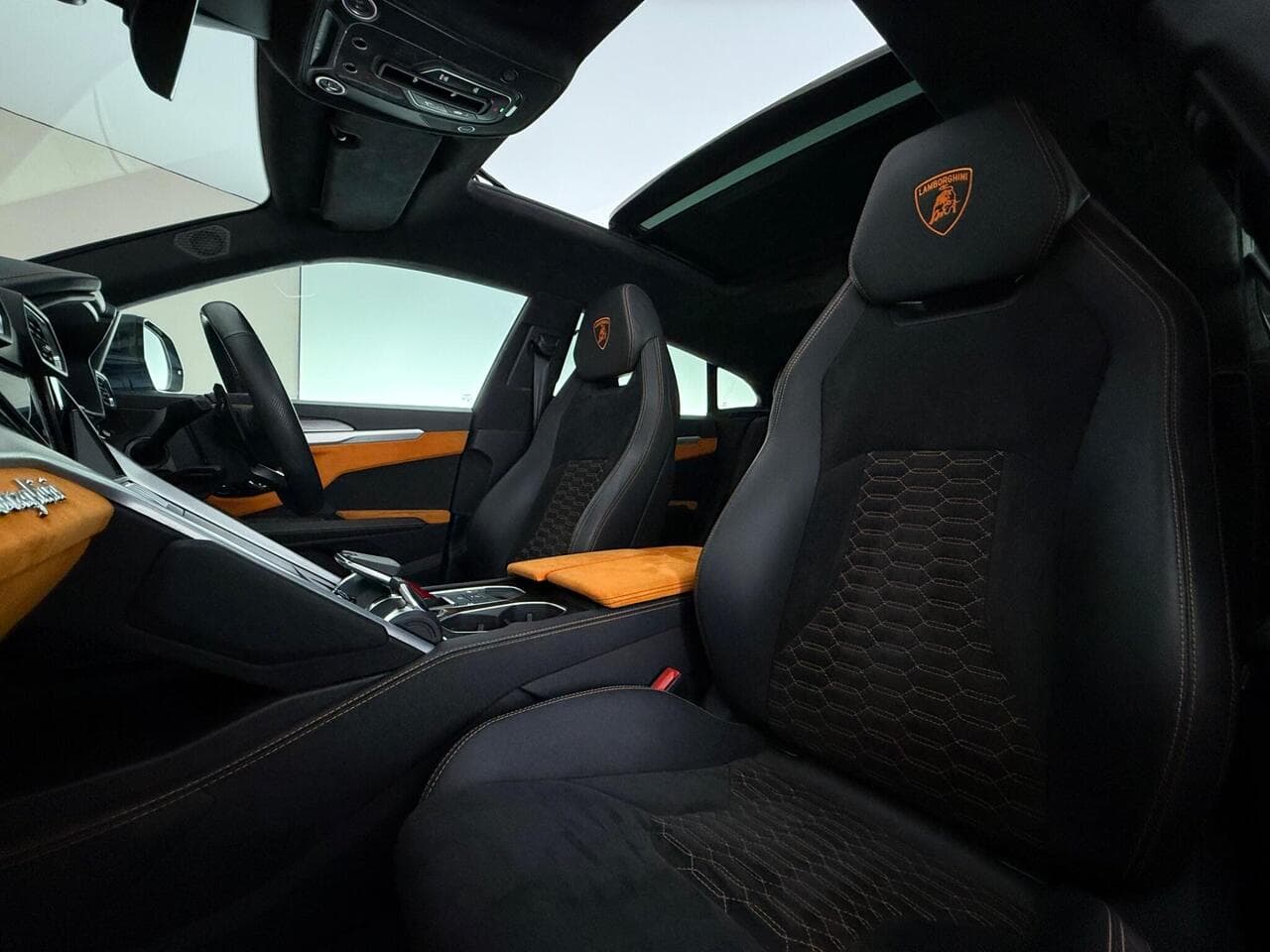 Lamborghini Urus thumbnail Seat Front Passenger