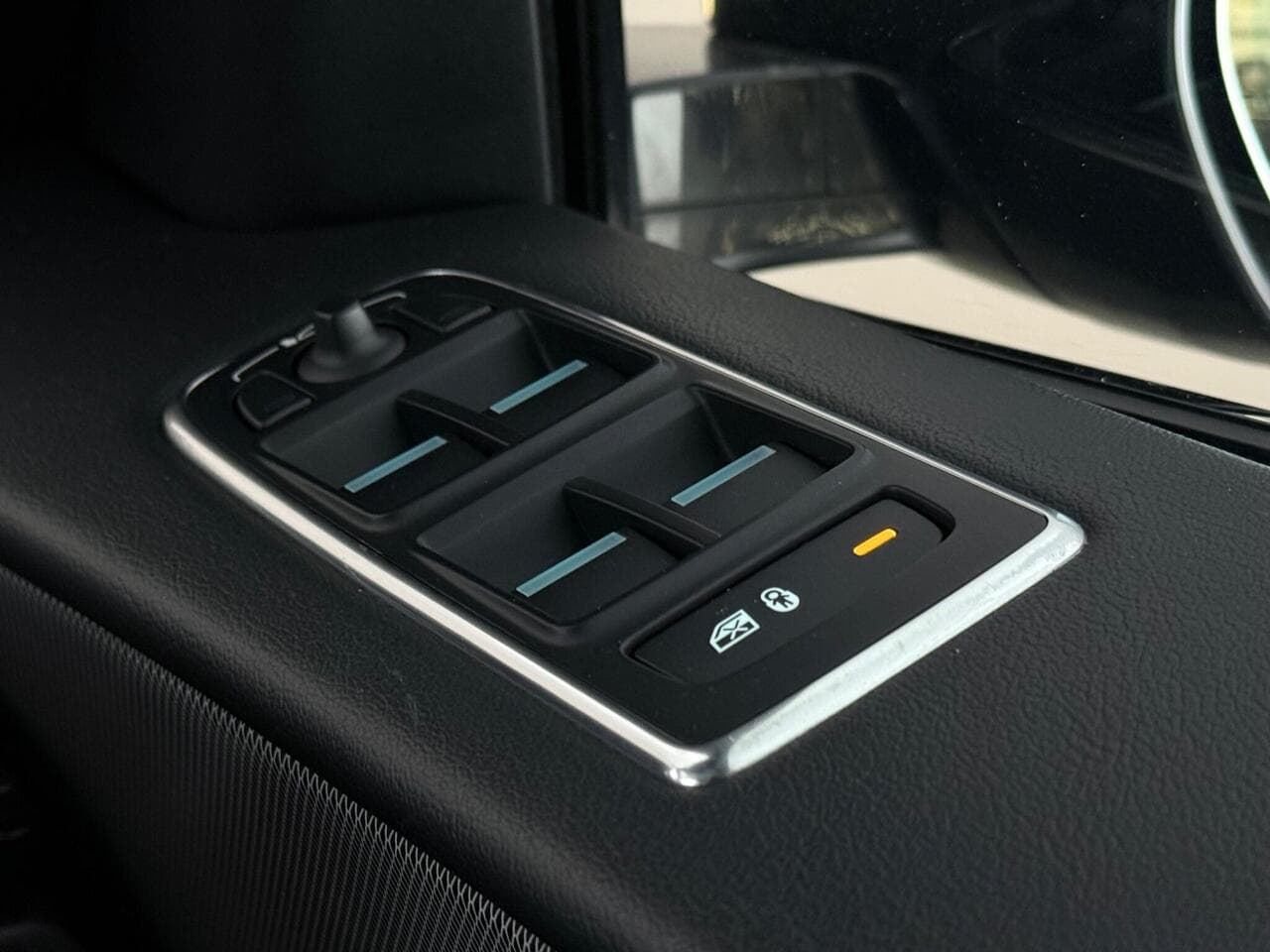 Jaguar F-PACE thumbnail Misc Controls