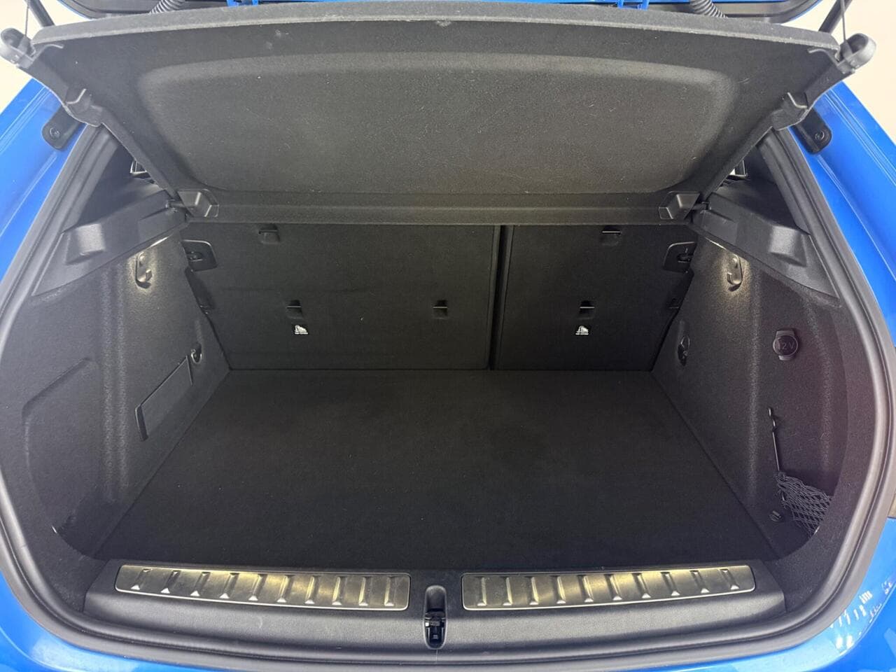 BMW 1 Series thumbnail Boot