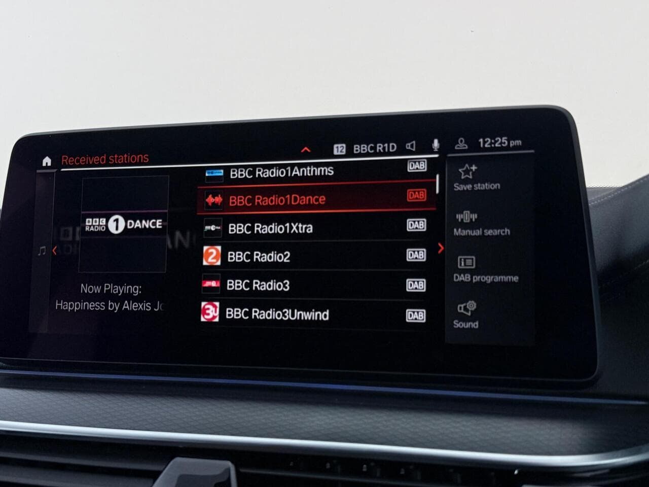 BMW 5 Series thumbnail Infotainment System
