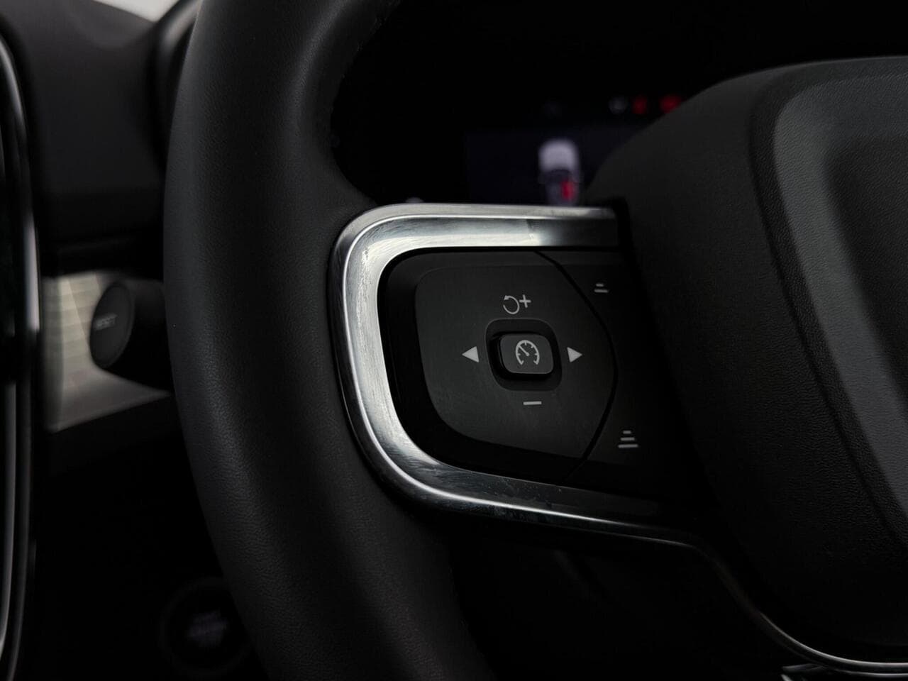 Volvo XC40 thumbnail Misc Controls