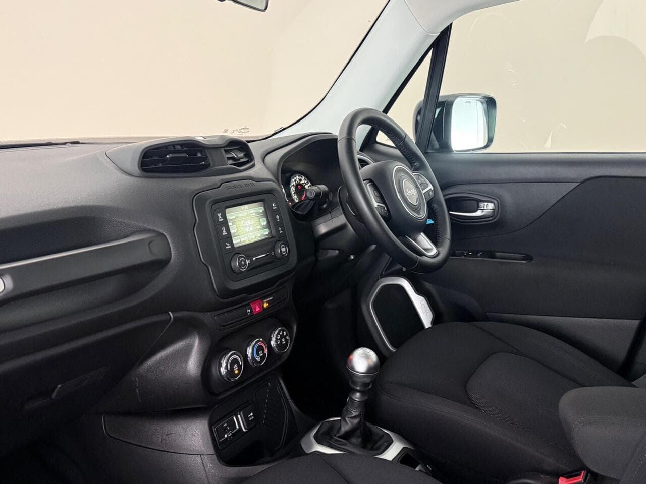 Jeep Renegade thumbnail Interior Front