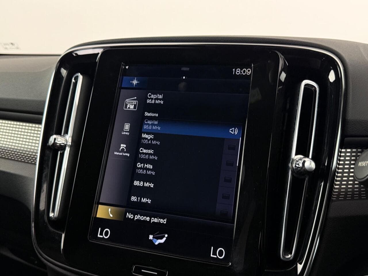 Volvo XC40 thumbnail Infotainment System