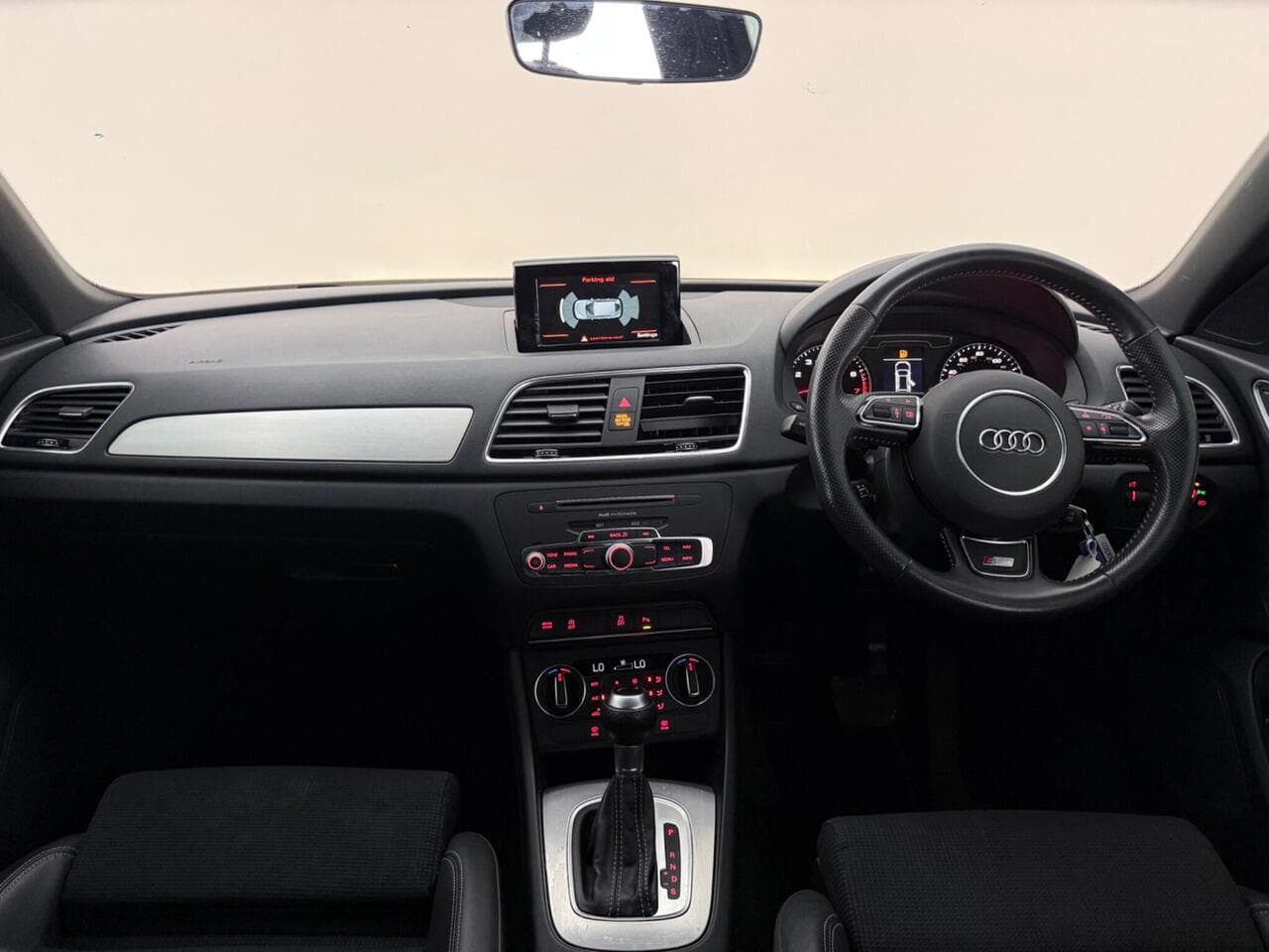 Audi Q3 thumbnail Interior Front