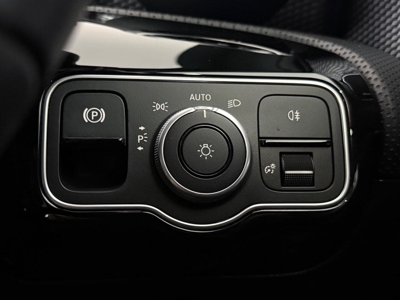 Mercedes-Benz A Class thumbnail Misc Controls