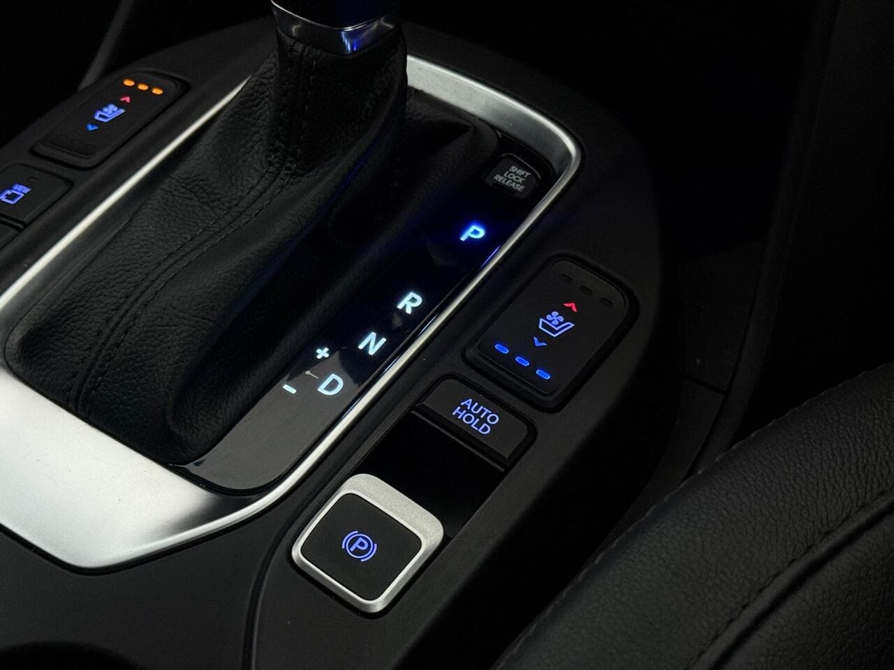 Hyundai Santa Fe thumbnail Misc Controls