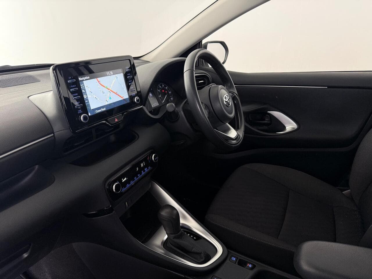 Toyota Yaris thumbnail Interior Front