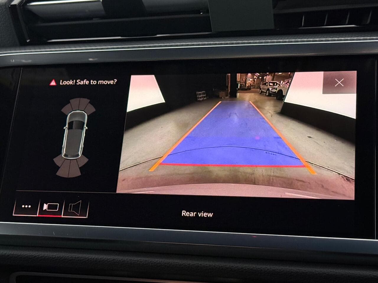 Audi Q3 thumbnail Infotainment System