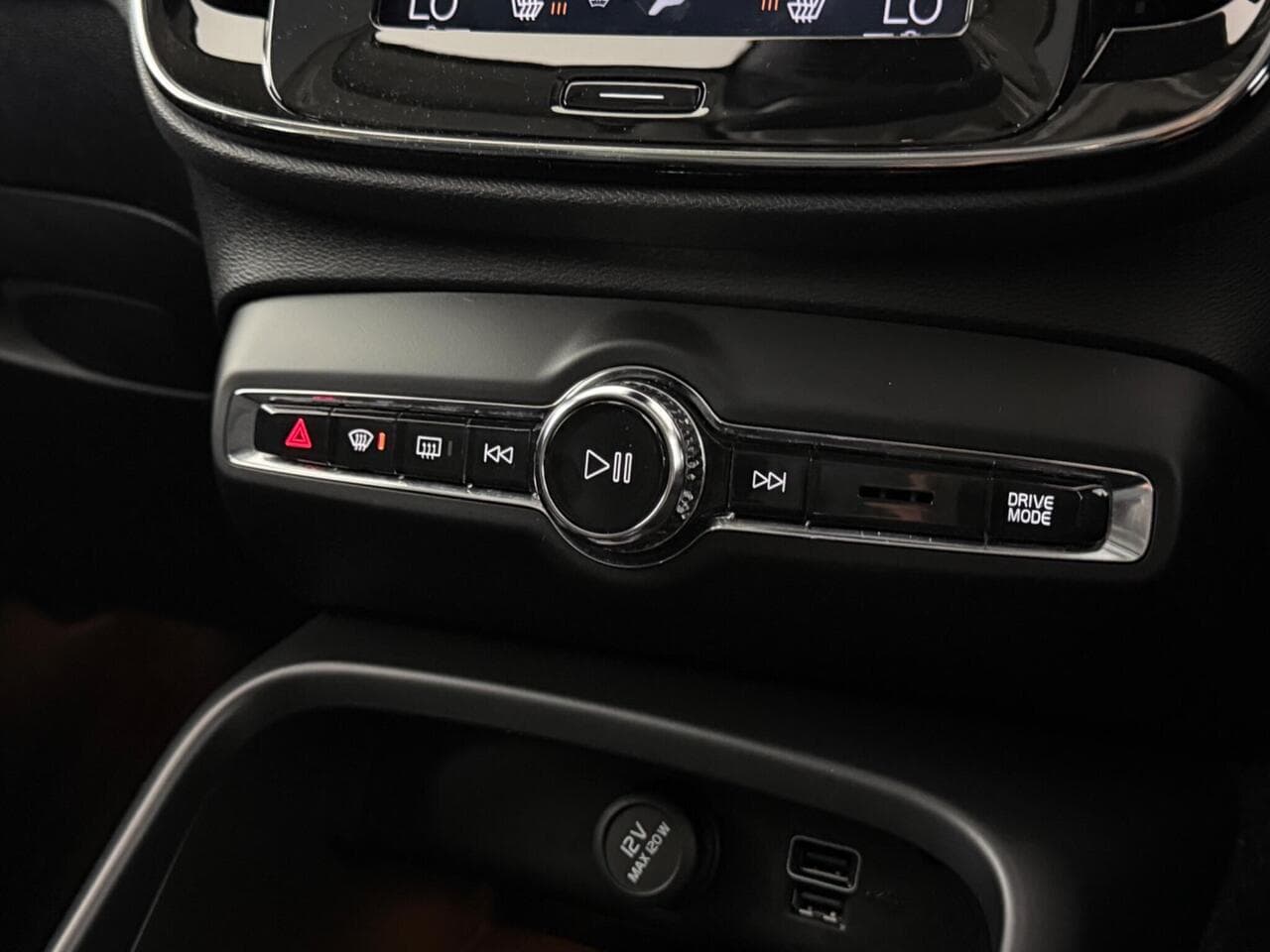 Volvo XC40 thumbnail Misc Controls