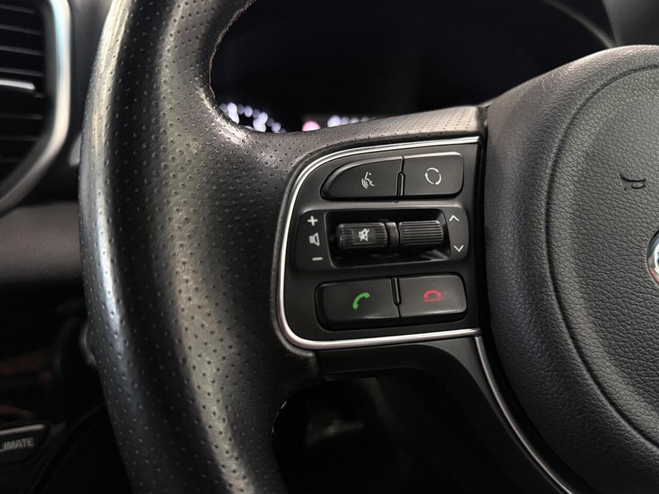 Kia Sportage thumbnail Misc Controls