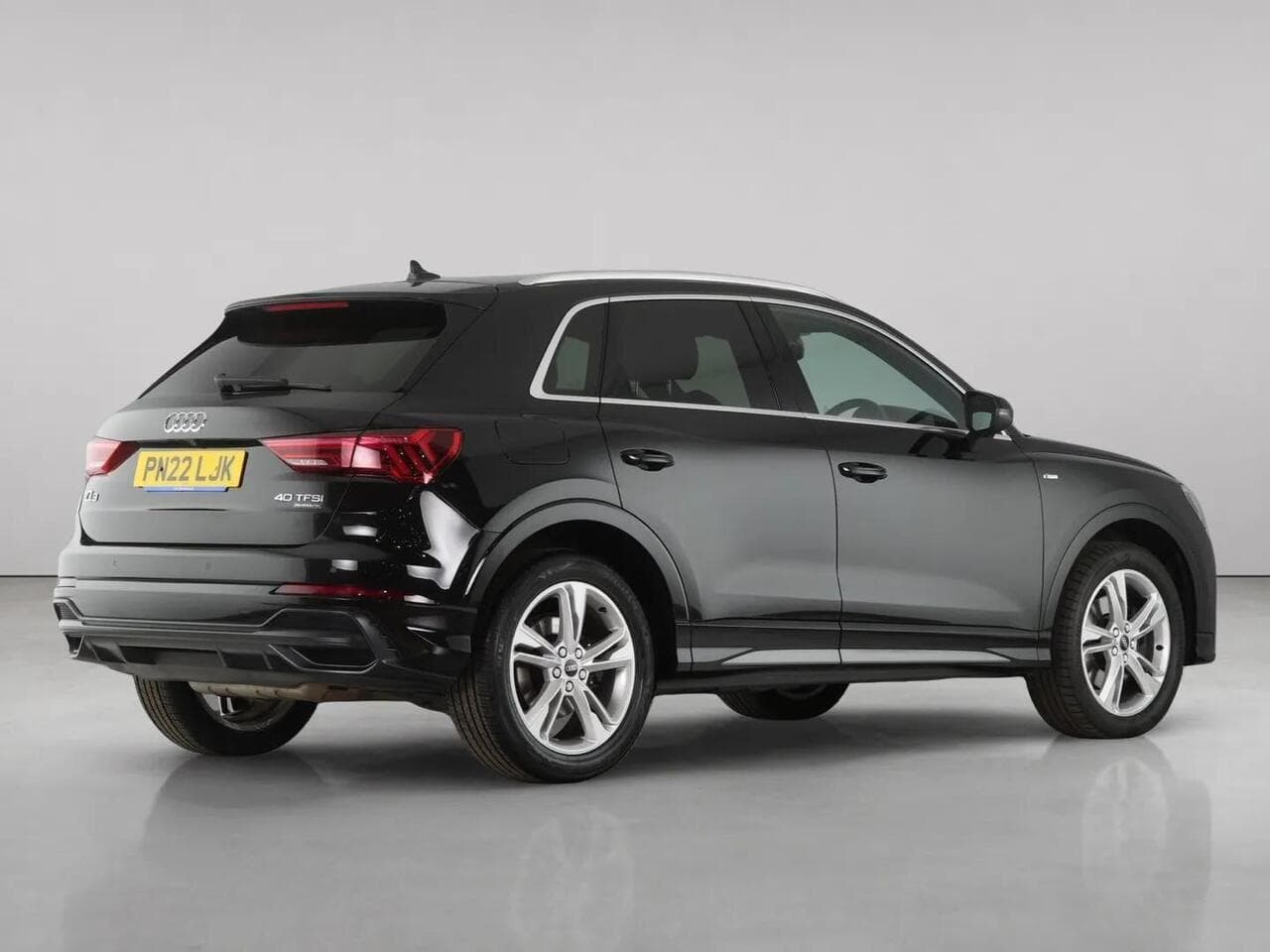 Audi Q3 thumbnail Rear Right