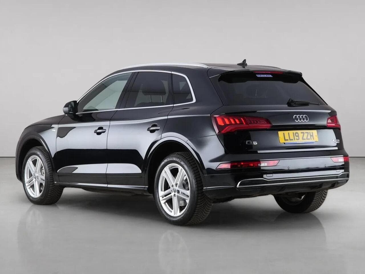 Audi Q5 thumbnail Rear Left
