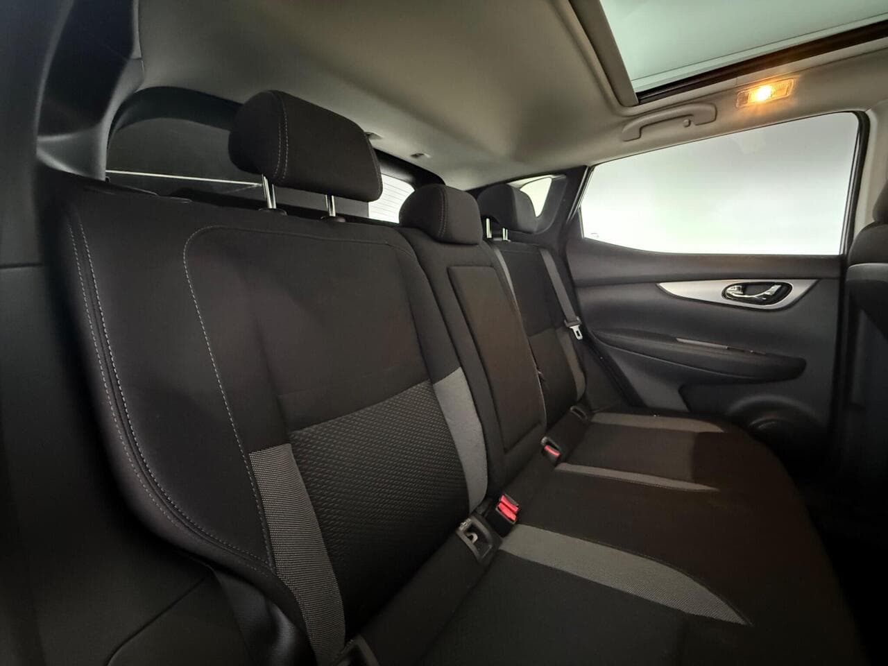 Nissan Qashqai thumbnail Seats Rear