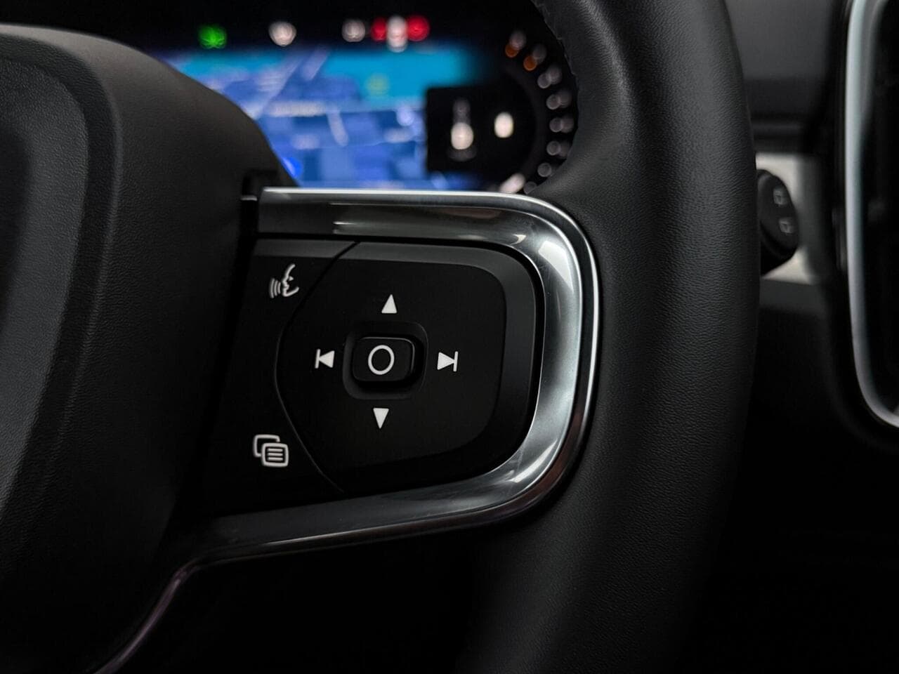 Volvo XC40 thumbnail Misc Controls