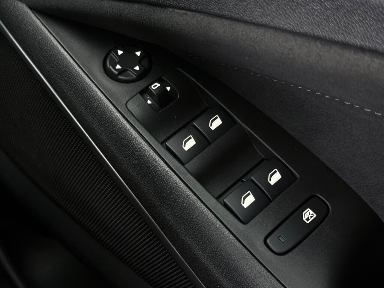 Vauxhall Crossland thumbnail Misc Controls