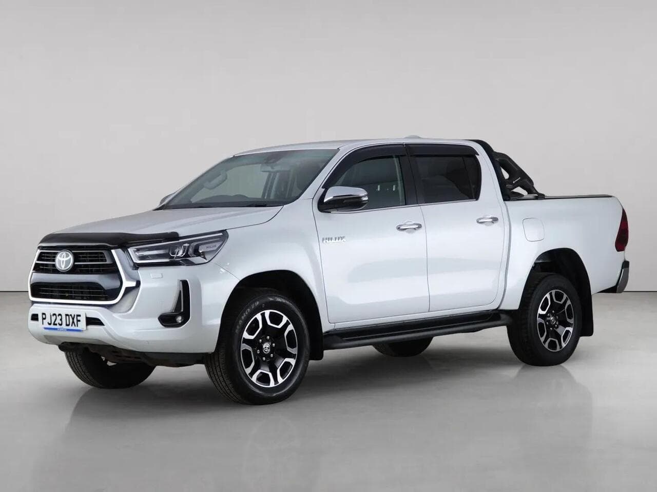 Toyota Hilux thumbnail Front Left
