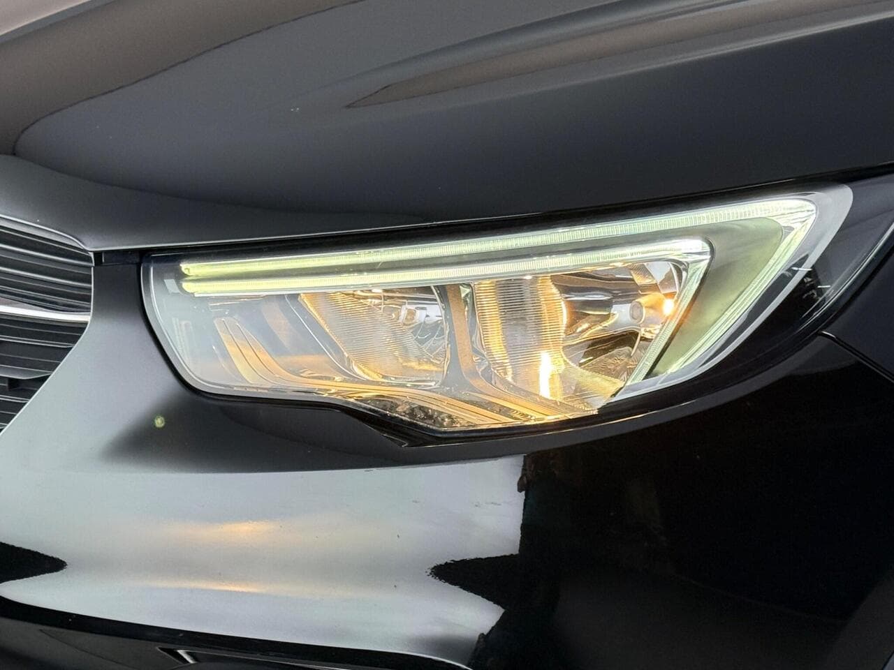 Vauxhall Grandland X thumbnail Lights Front