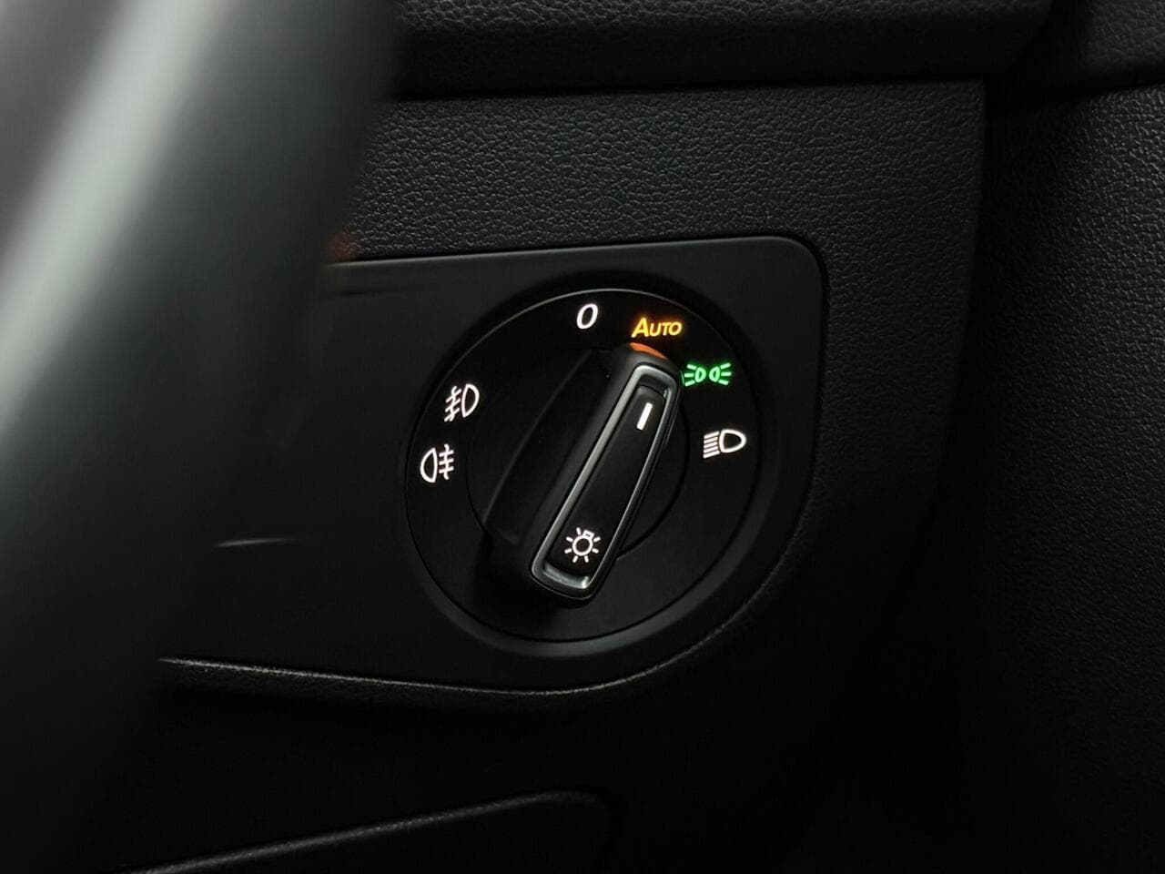 Volkswagen Tiguan thumbnail Misc Controls