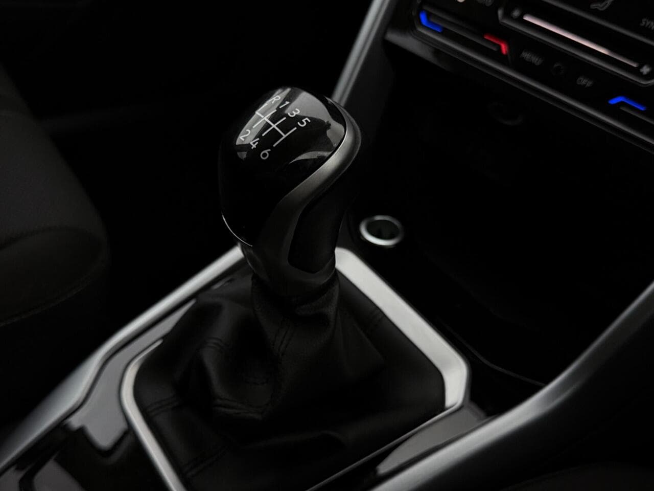 Volkswagen T-Roc thumbnail Interior Front